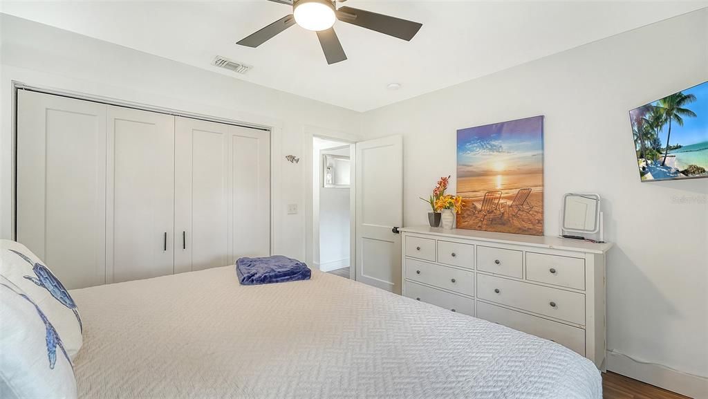 For Sale: $339,000 (2 beds, 1 baths, 896 Square Feet)
