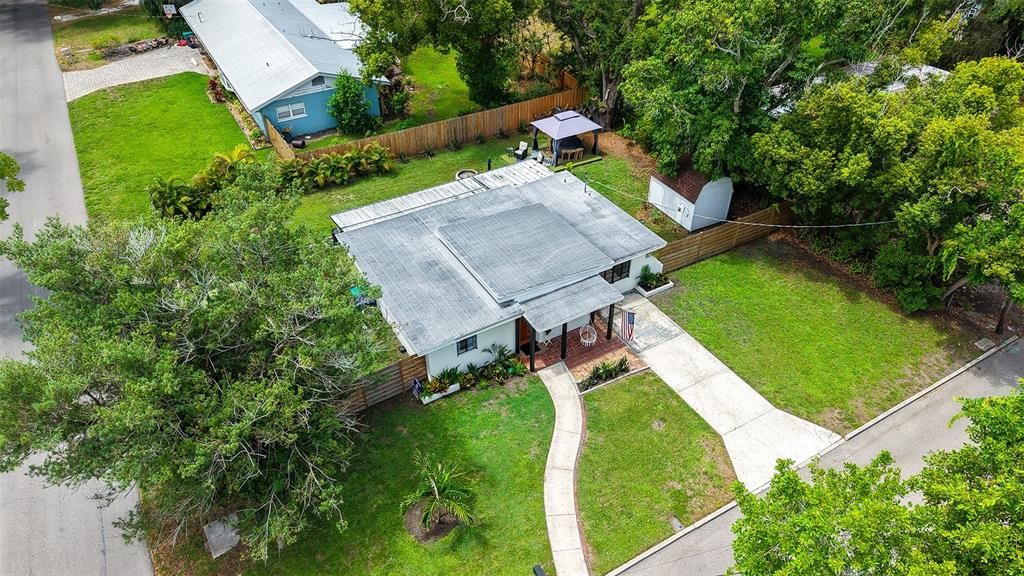 For Sale: $339,000 (2 beds, 1 baths, 896 Square Feet)