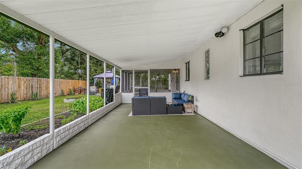For Sale: $339,000 (2 beds, 1 baths, 896 Square Feet)