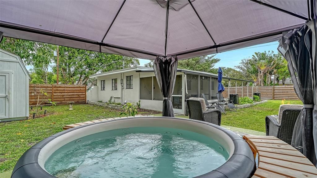 For Sale: $339,000 (2 beds, 1 baths, 896 Square Feet)