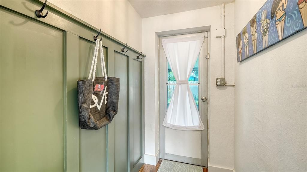 For Sale: $339,000 (2 beds, 1 baths, 896 Square Feet)