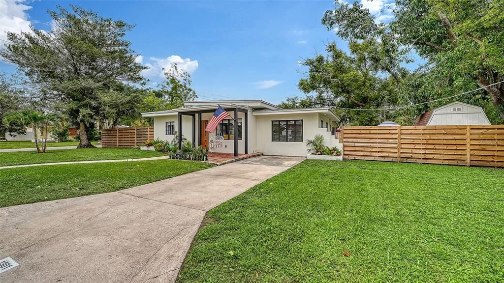 For Sale: $339,000 (2 beds, 1 baths, 896 Square Feet)