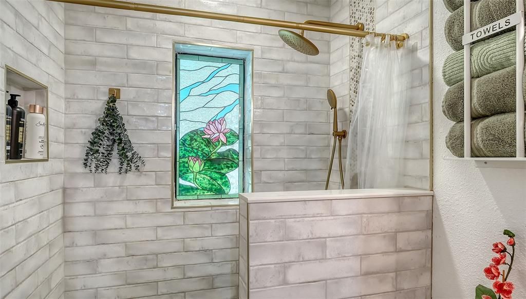 For Sale: $339,000 (2 beds, 1 baths, 896 Square Feet)