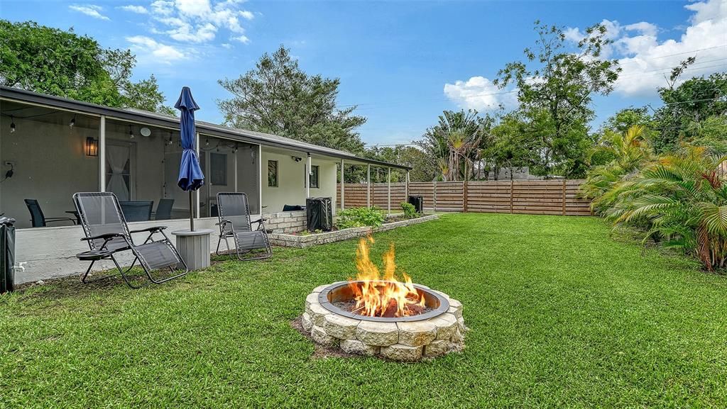 For Sale: $339,000 (2 beds, 1 baths, 896 Square Feet)