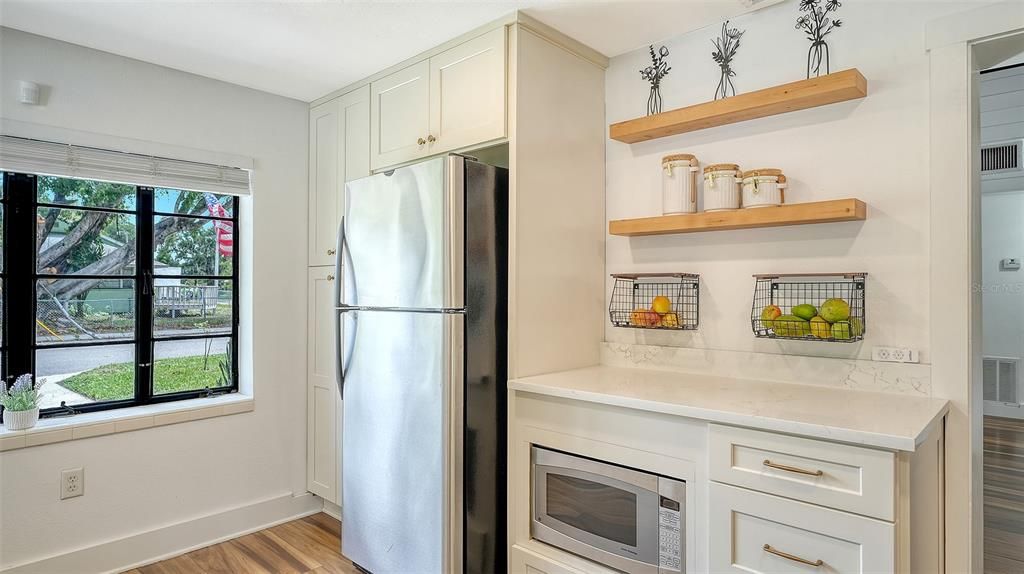 For Sale: $339,000 (2 beds, 1 baths, 896 Square Feet)