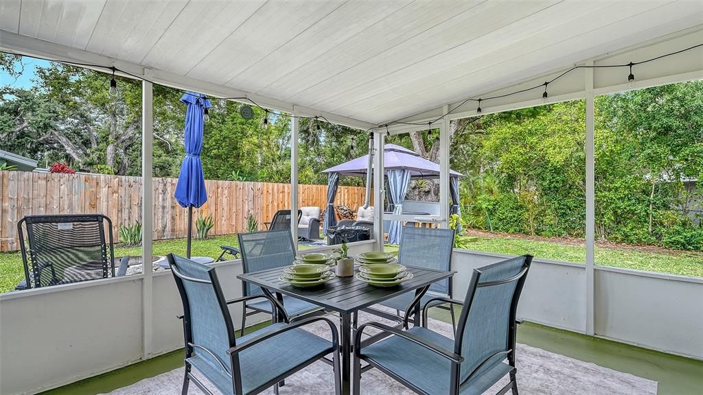 For Sale: $339,000 (2 beds, 1 baths, 896 Square Feet)