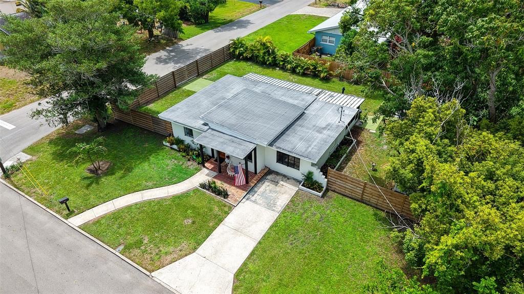 For Sale: $339,000 (2 beds, 1 baths, 896 Square Feet)