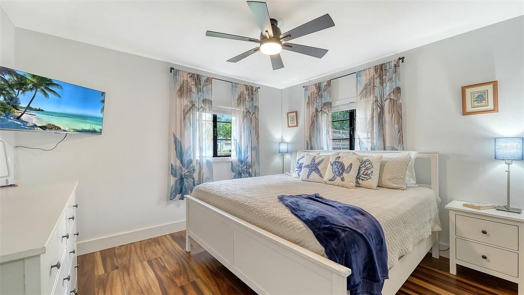 For Sale: $339,000 (2 beds, 1 baths, 896 Square Feet)