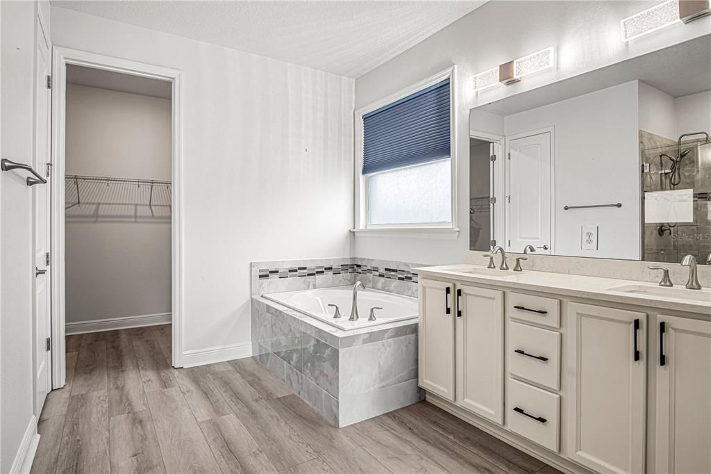 For Sale: $519,900 (4 beds, 3 baths, 2544 Square Feet)