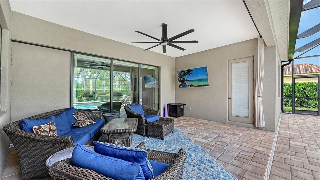 En Venta: $995,000 (3 camas, 3 baños, 2560 Pies cuadrados)