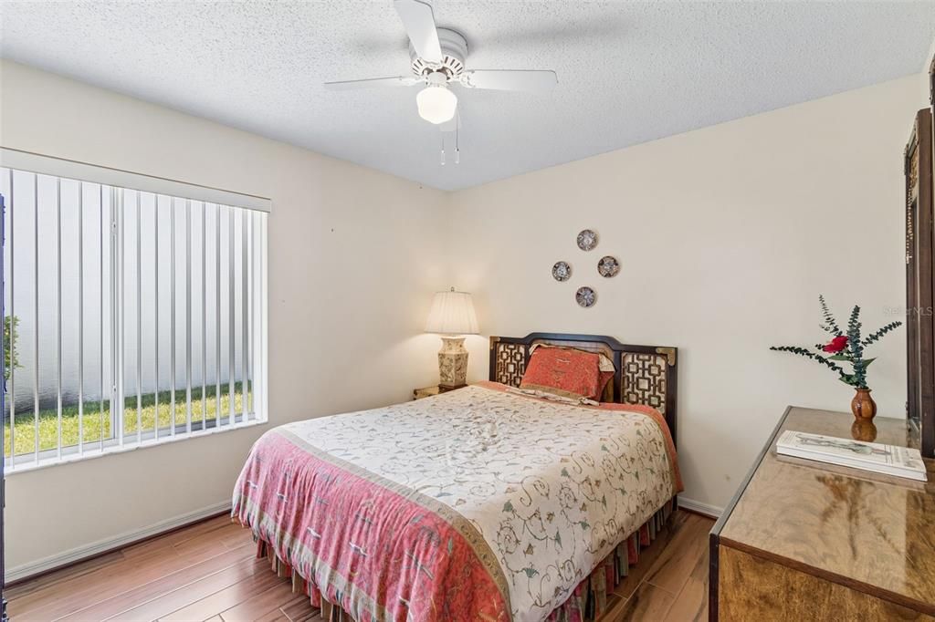 En Venta: $579,900 (4 camas, 3 baños, 2245 Pies cuadrados)