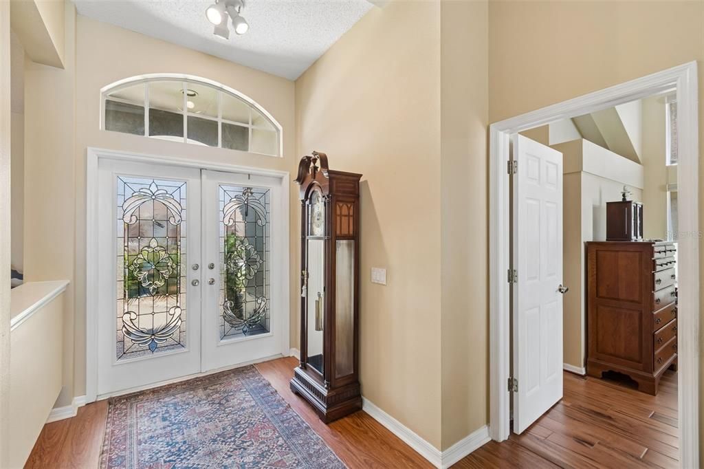 En Venta: $579,900 (4 camas, 3 baños, 2245 Pies cuadrados)