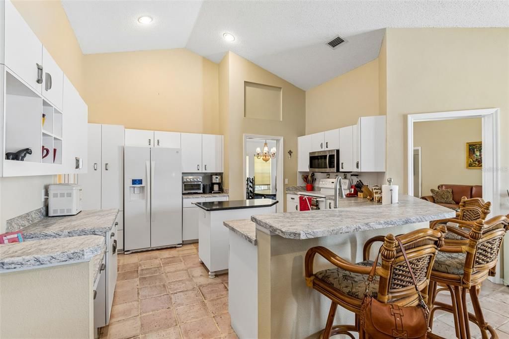 En Venta: $579,900 (4 camas, 3 baños, 2245 Pies cuadrados)