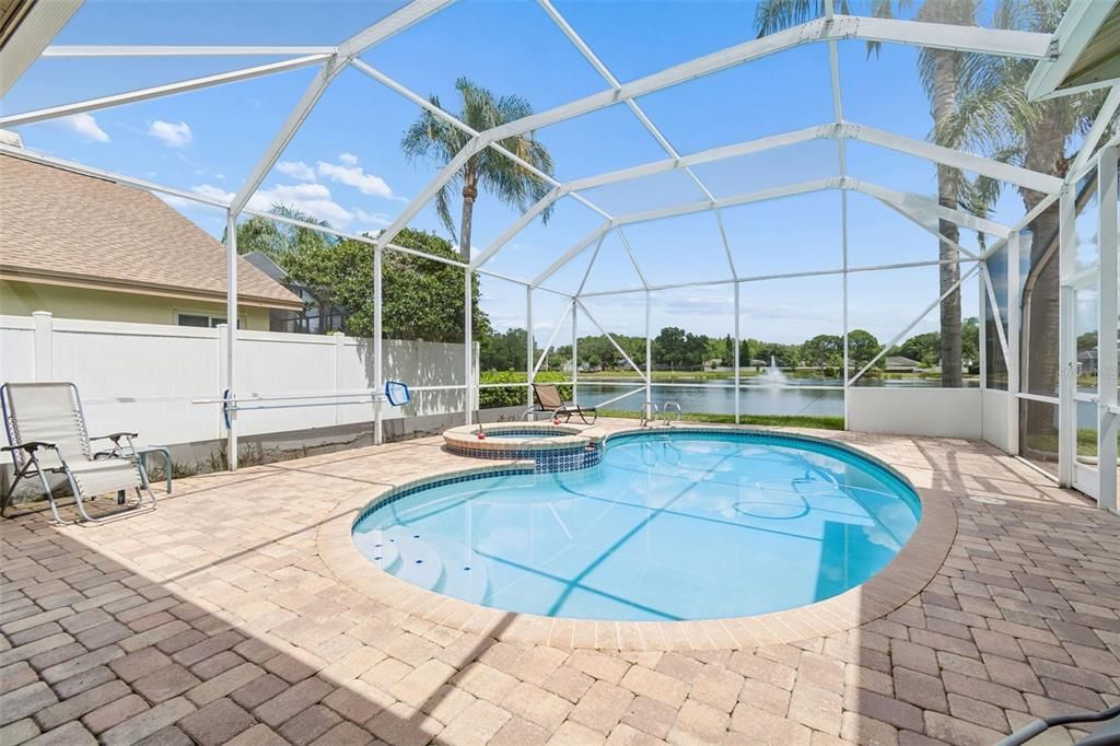 En Venta: $579,900 (4 camas, 3 baños, 2245 Pies cuadrados)