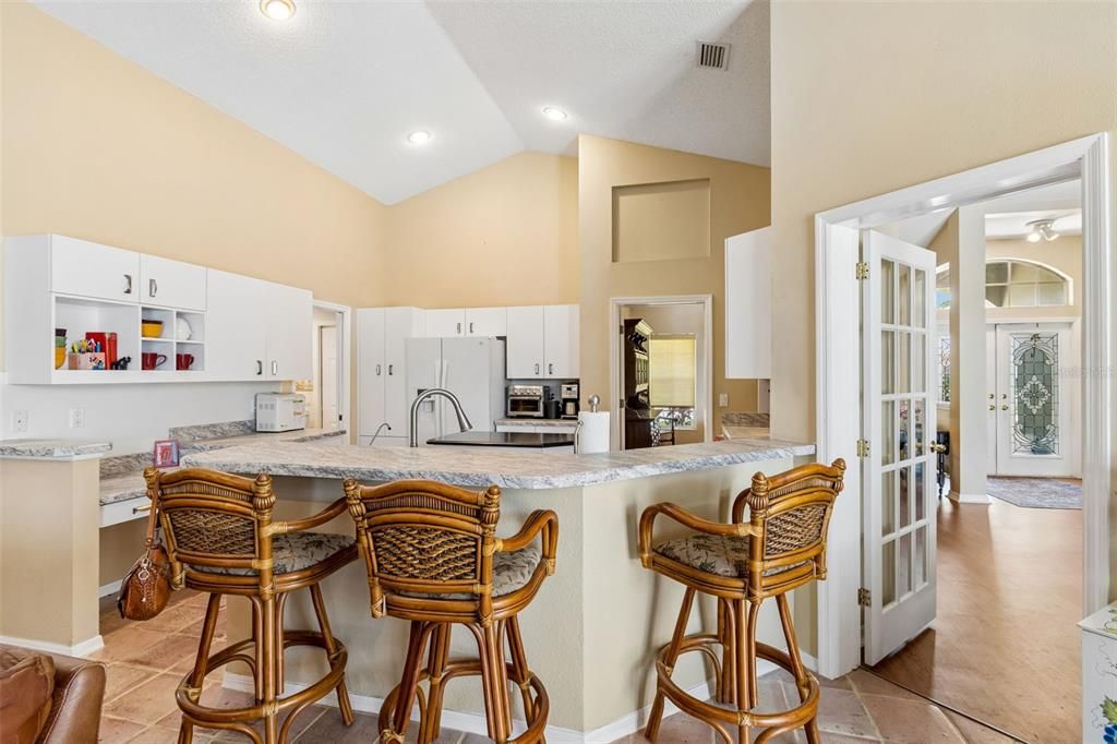 En Venta: $579,900 (4 camas, 3 baños, 2245 Pies cuadrados)