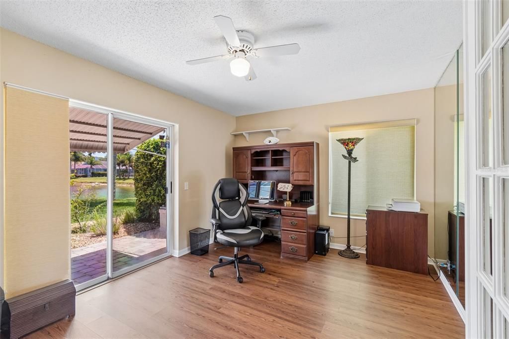 En Venta: $579,900 (4 camas, 3 baños, 2245 Pies cuadrados)