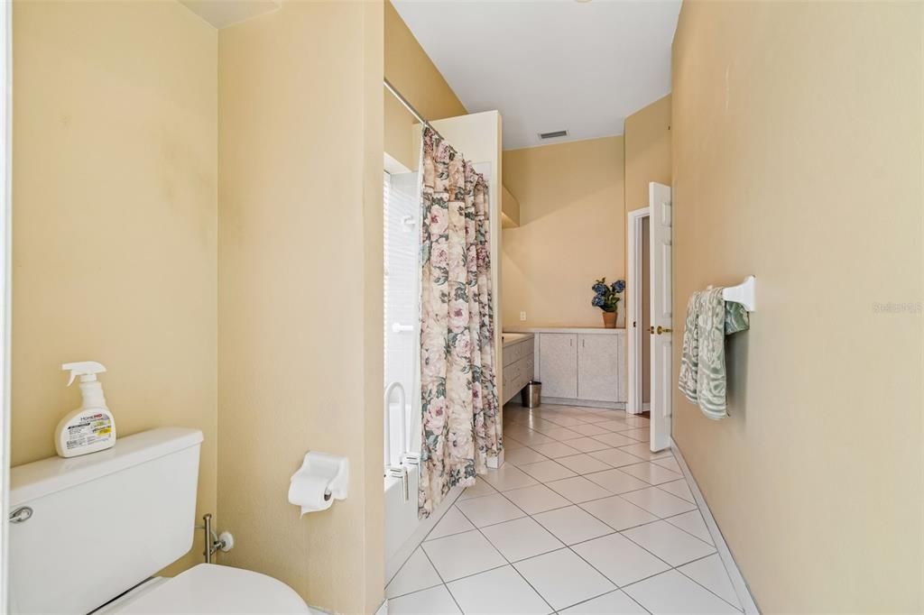 En Venta: $579,900 (4 camas, 3 baños, 2245 Pies cuadrados)