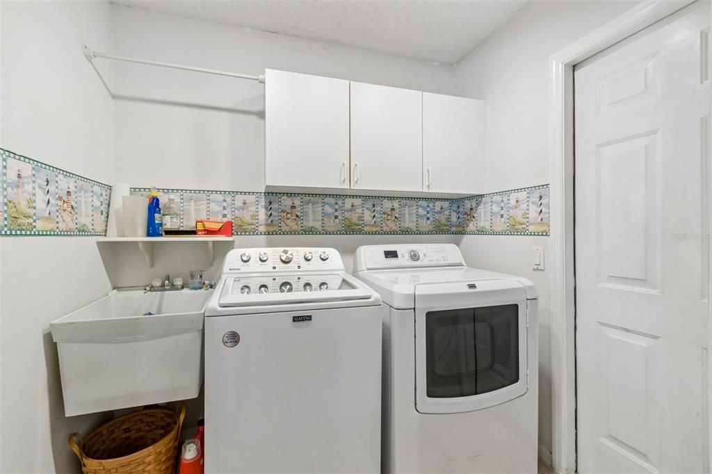 En Venta: $579,900 (4 camas, 3 baños, 2245 Pies cuadrados)