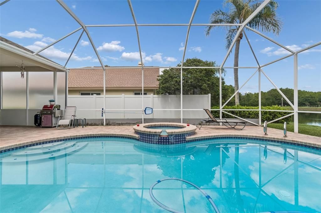 En Venta: $579,900 (4 camas, 3 baños, 2245 Pies cuadrados)