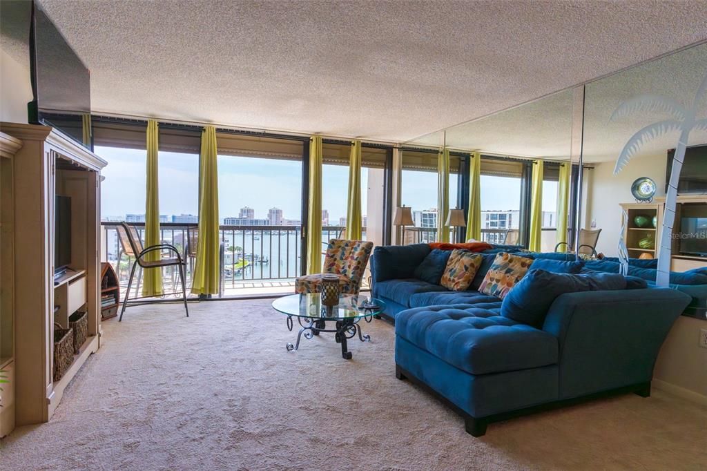 For Sale: $499,950 (2 beds, 2 baths, 1240 Square Feet)