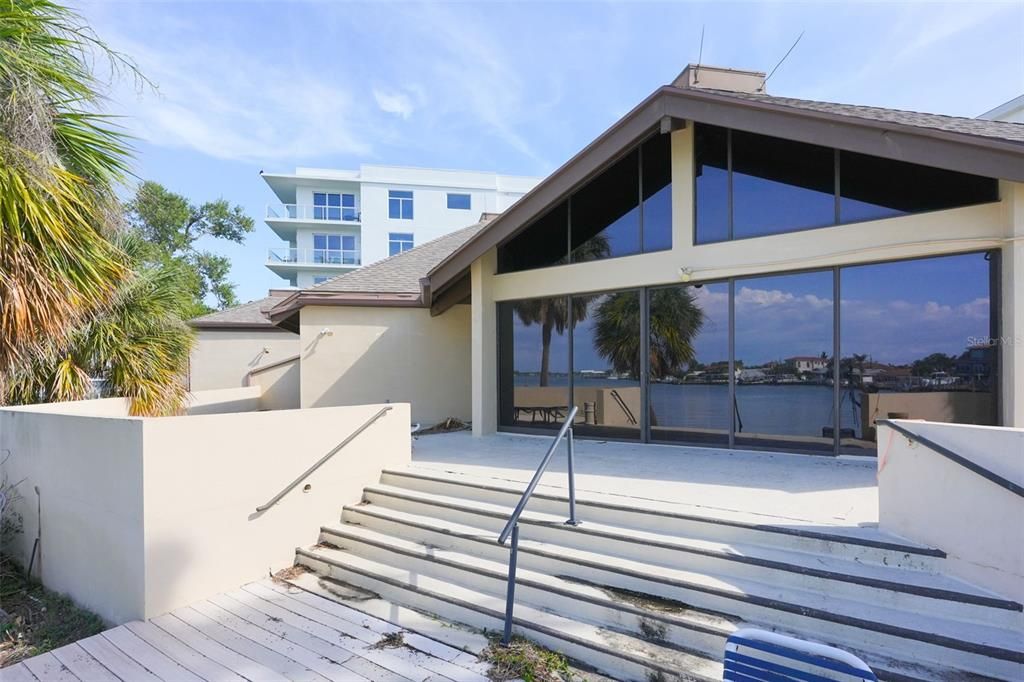 For Sale: $499,950 (2 beds, 2 baths, 1240 Square Feet)