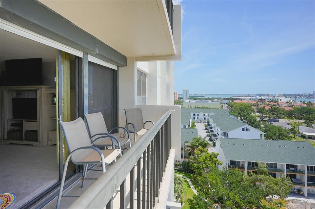 For Sale: $499,950 (2 beds, 2 baths, 1240 Square Feet)