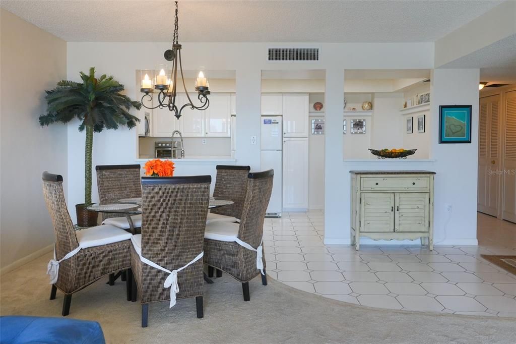 For Sale: $499,950 (2 beds, 2 baths, 1240 Square Feet)