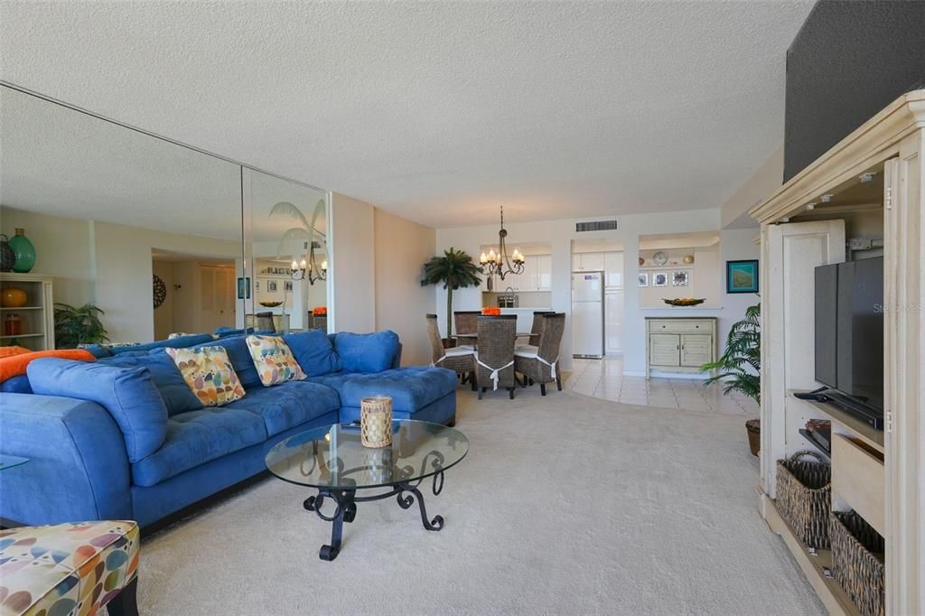 For Sale: $499,950 (2 beds, 2 baths, 1240 Square Feet)
