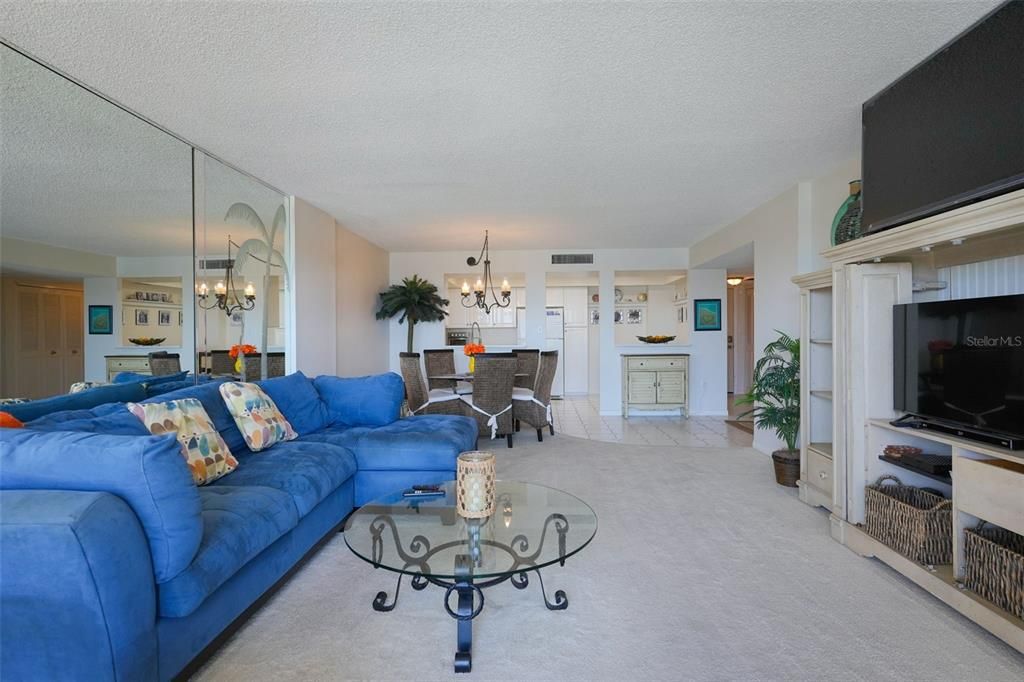 For Sale: $499,950 (2 beds, 2 baths, 1240 Square Feet)