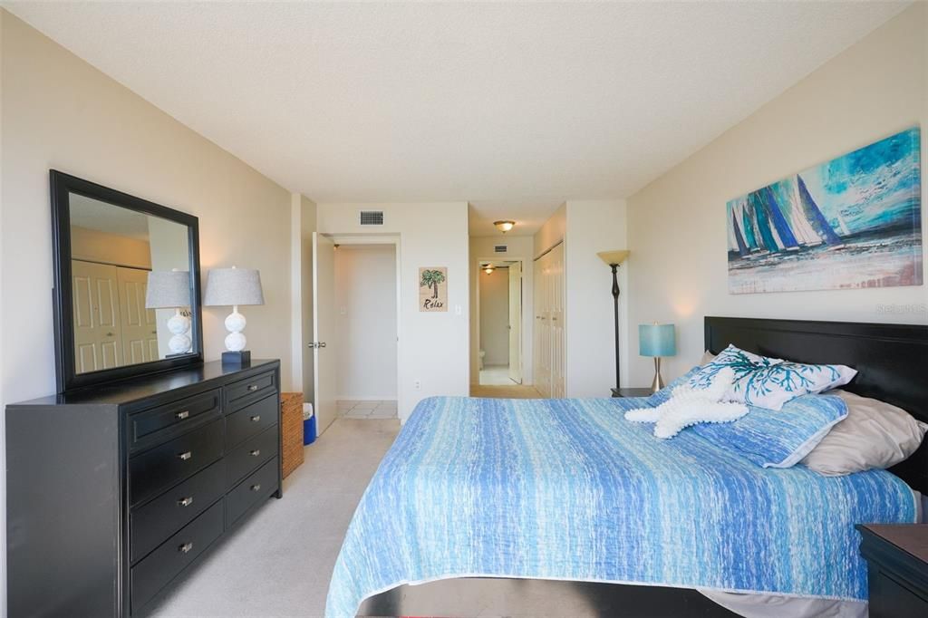 For Sale: $499,950 (2 beds, 2 baths, 1240 Square Feet)
