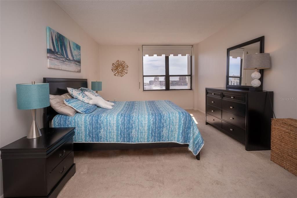For Sale: $499,950 (2 beds, 2 baths, 1240 Square Feet)