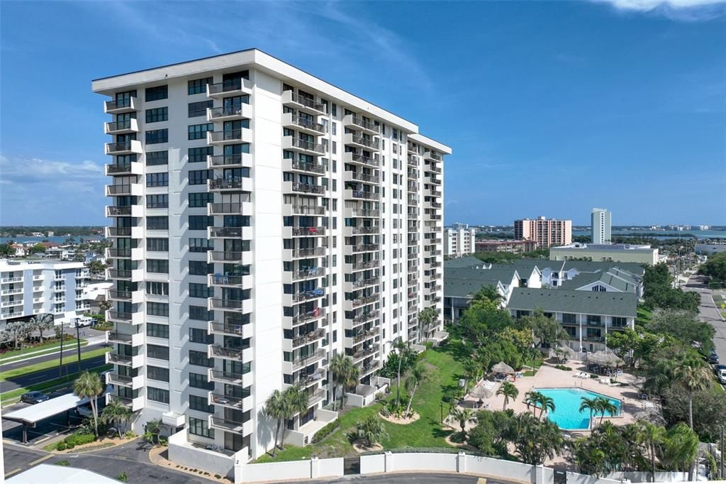 For Sale: $499,950 (2 beds, 2 baths, 1240 Square Feet)