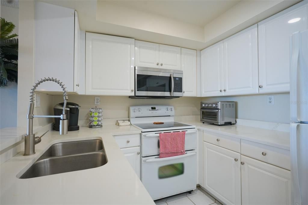 For Sale: $499,950 (2 beds, 2 baths, 1240 Square Feet)