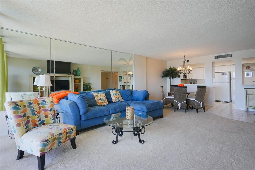 For Sale: $499,950 (2 beds, 2 baths, 1240 Square Feet)