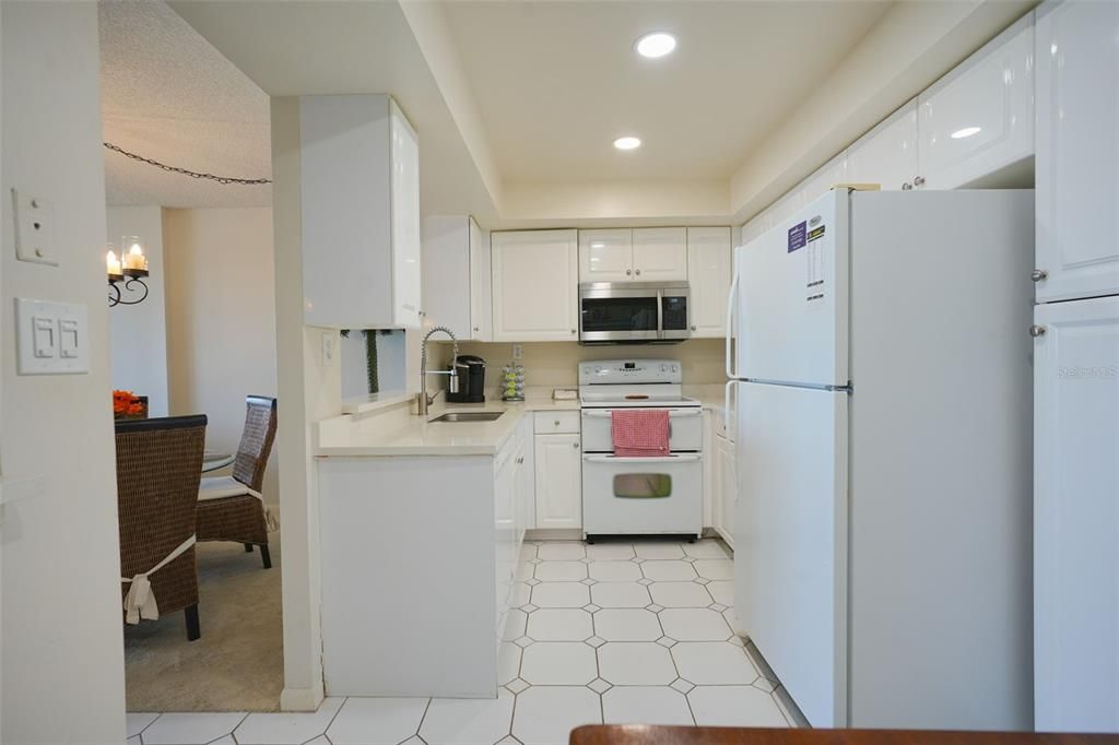 For Sale: $499,950 (2 beds, 2 baths, 1240 Square Feet)
