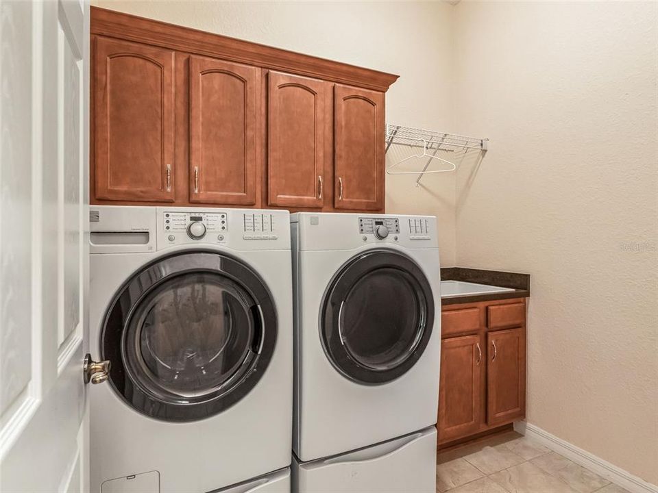 На продажу: $439,000 (3 спален, 2 ванн, 2100 Квадратных фут)