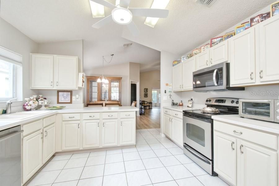 For Sale: $349,900 (3 beds, 2 baths, 1572 Square Feet)