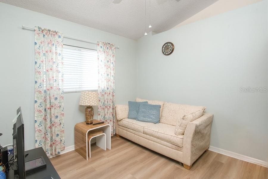 For Sale: $349,900 (3 beds, 2 baths, 1572 Square Feet)