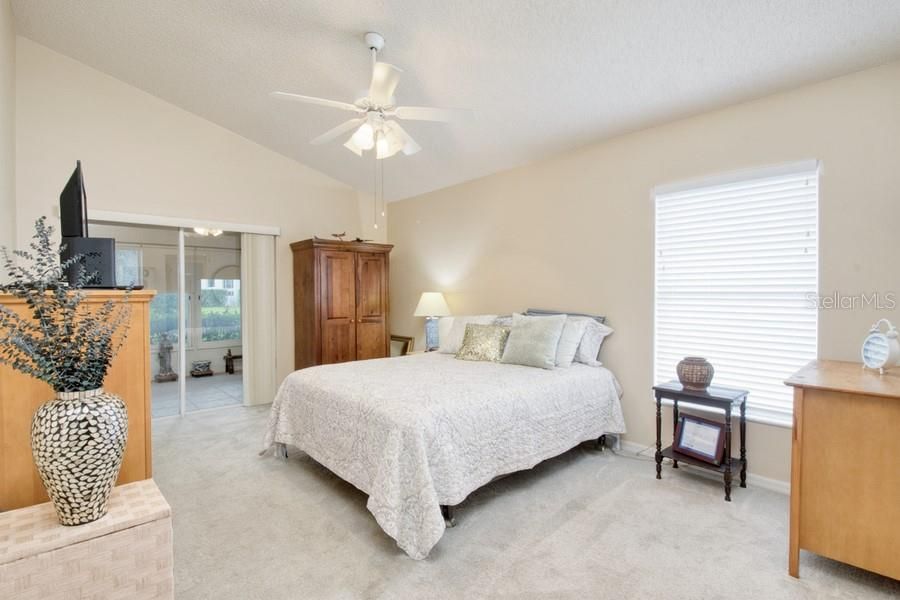 For Sale: $349,900 (3 beds, 2 baths, 1572 Square Feet)