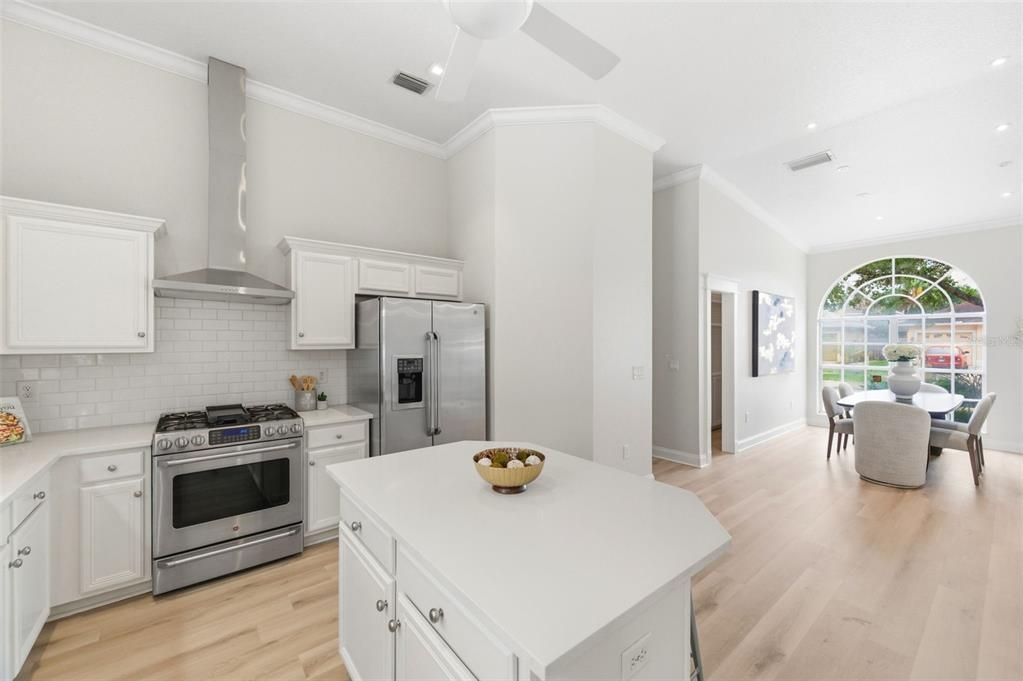 En Venta: $735,000 (4 camas, 3 baños, 2583 Pies cuadrados)