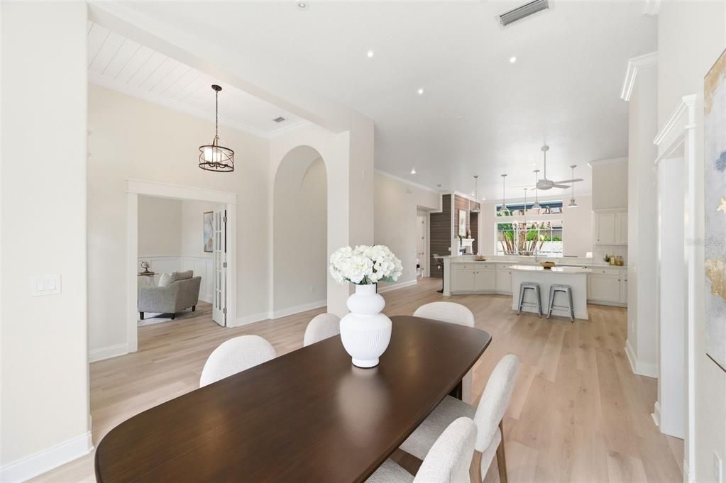 En Venta: $735,000 (4 camas, 3 baños, 2583 Pies cuadrados)