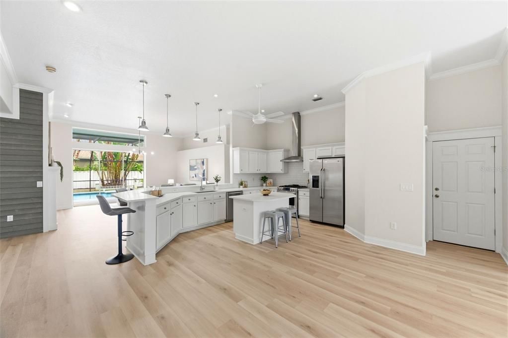 En Venta: $735,000 (4 camas, 3 baños, 2583 Pies cuadrados)