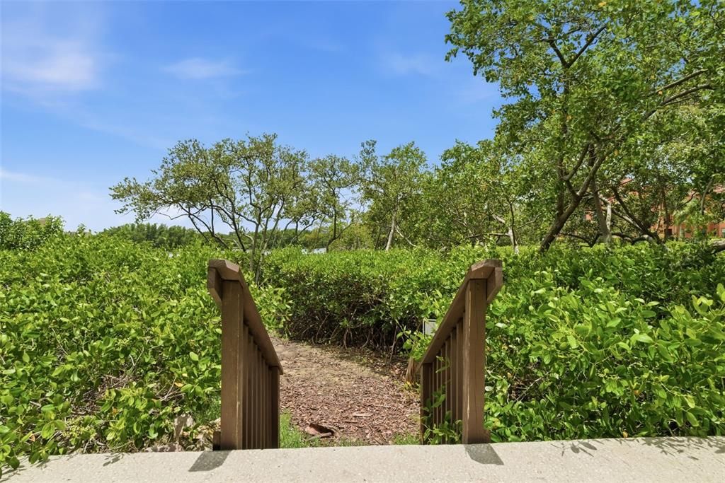 For Sale: $230,000 (1 beds, 1 baths, 770 Square Feet)