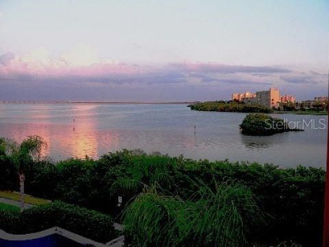 For Sale: $230,000 (1 beds, 1 baths, 770 Square Feet)