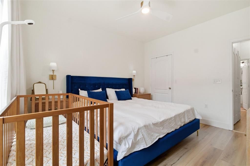 For Sale: $230,000 (1 beds, 1 baths, 770 Square Feet)