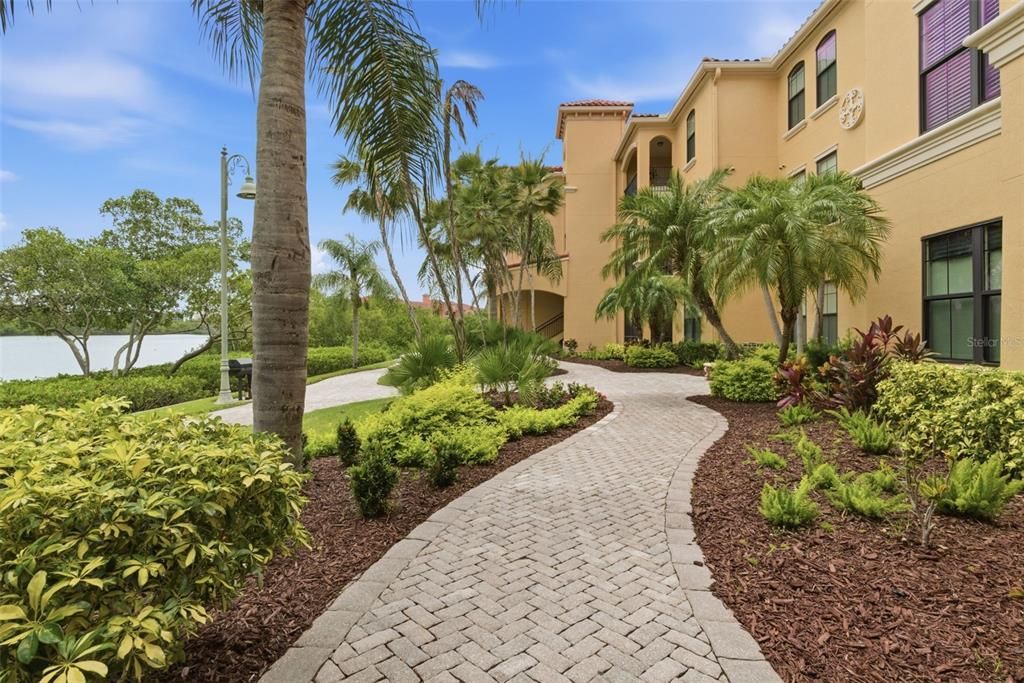 For Sale: $230,000 (1 beds, 1 baths, 770 Square Feet)