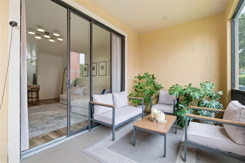 For Sale: $230,000 (1 beds, 1 baths, 770 Square Feet)