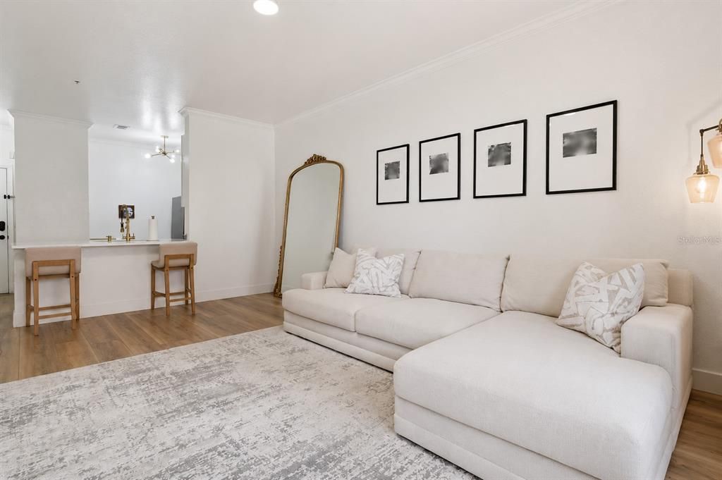 For Sale: $230,000 (1 beds, 1 baths, 770 Square Feet)