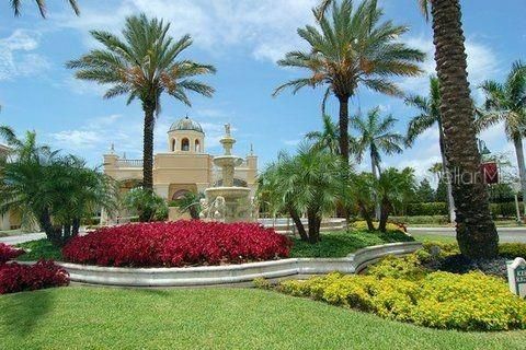 For Sale: $230,000 (1 beds, 1 baths, 770 Square Feet)
