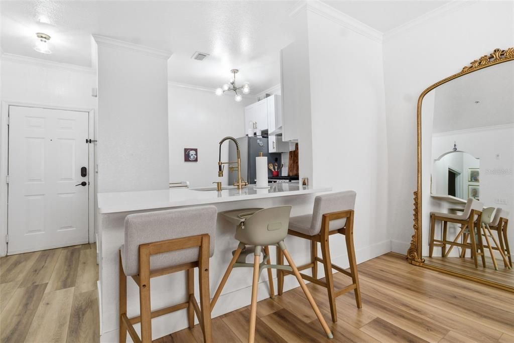 For Sale: $230,000 (1 beds, 1 baths, 770 Square Feet)